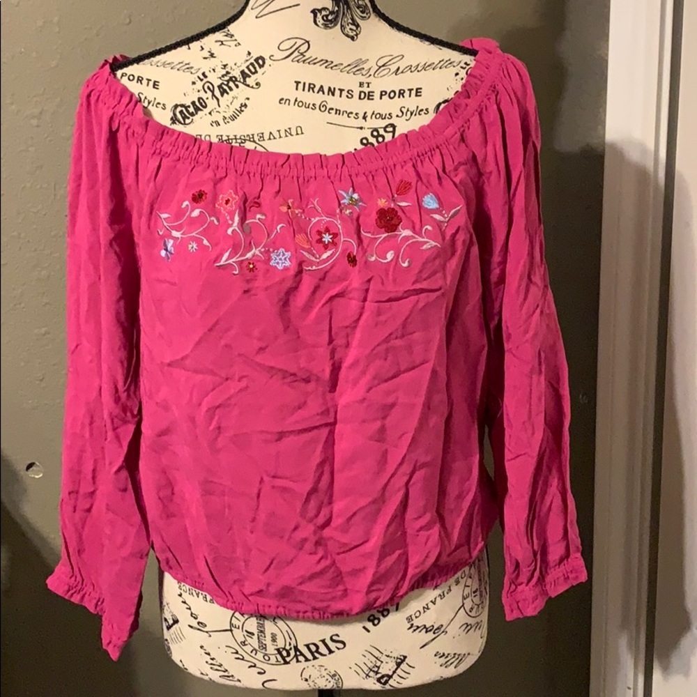 Candie’s off-the-shoulder Top